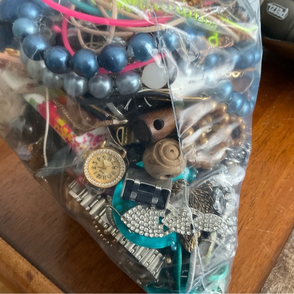 Source Unknown Jewelry - Mixed SCRAPS Jewelry and Accessories Bag